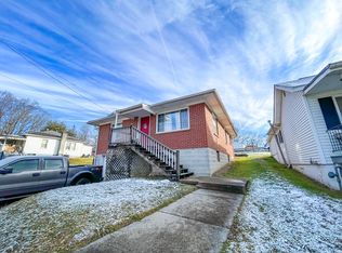 504 Valley Rd, Sophia, WV 25921