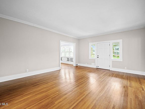 5th image of 330 Glendale Ave