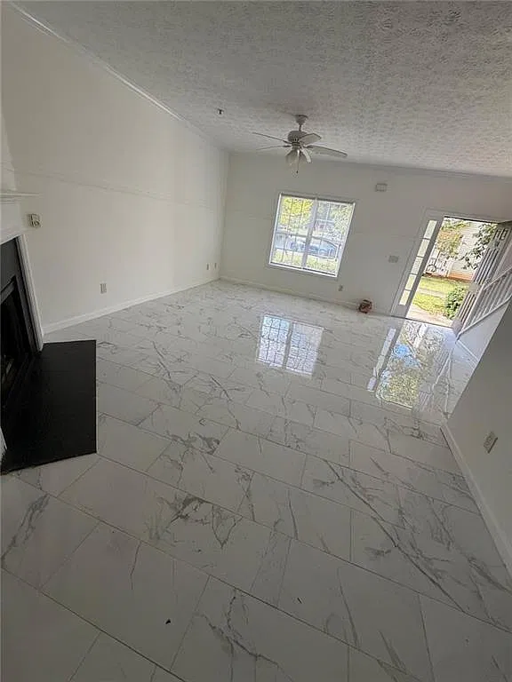3 bed, 2.5 bath, 1592 sqft, $2,300 — Photo 4