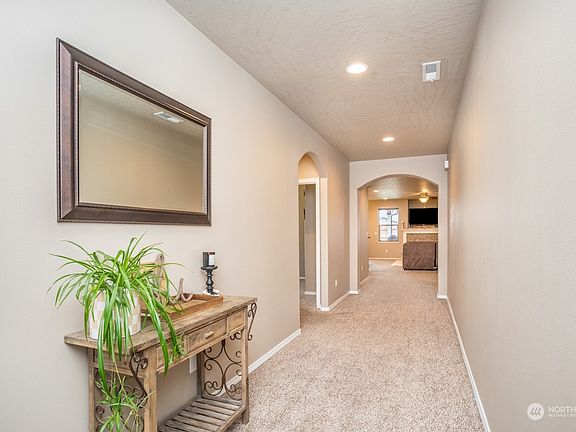 4th image of 2220 Leonard Drive