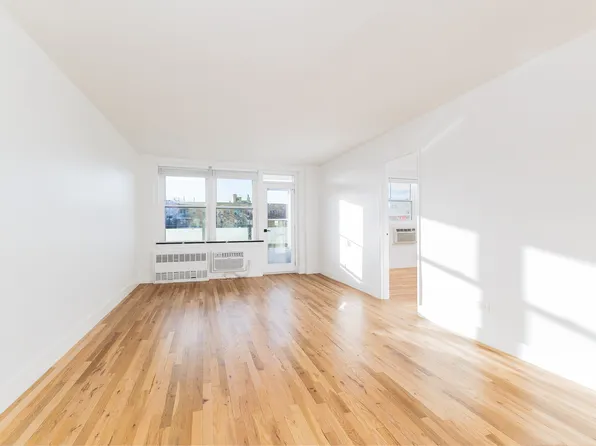 525 Ocean Parkway image 3 of 19