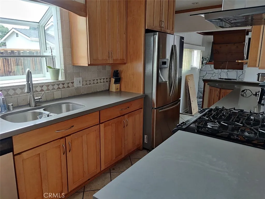 3 bed, 1748 sqft, $4,300 — Photo 2