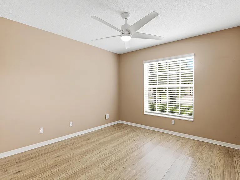 9363 Bridgeport Dr — Photo 23