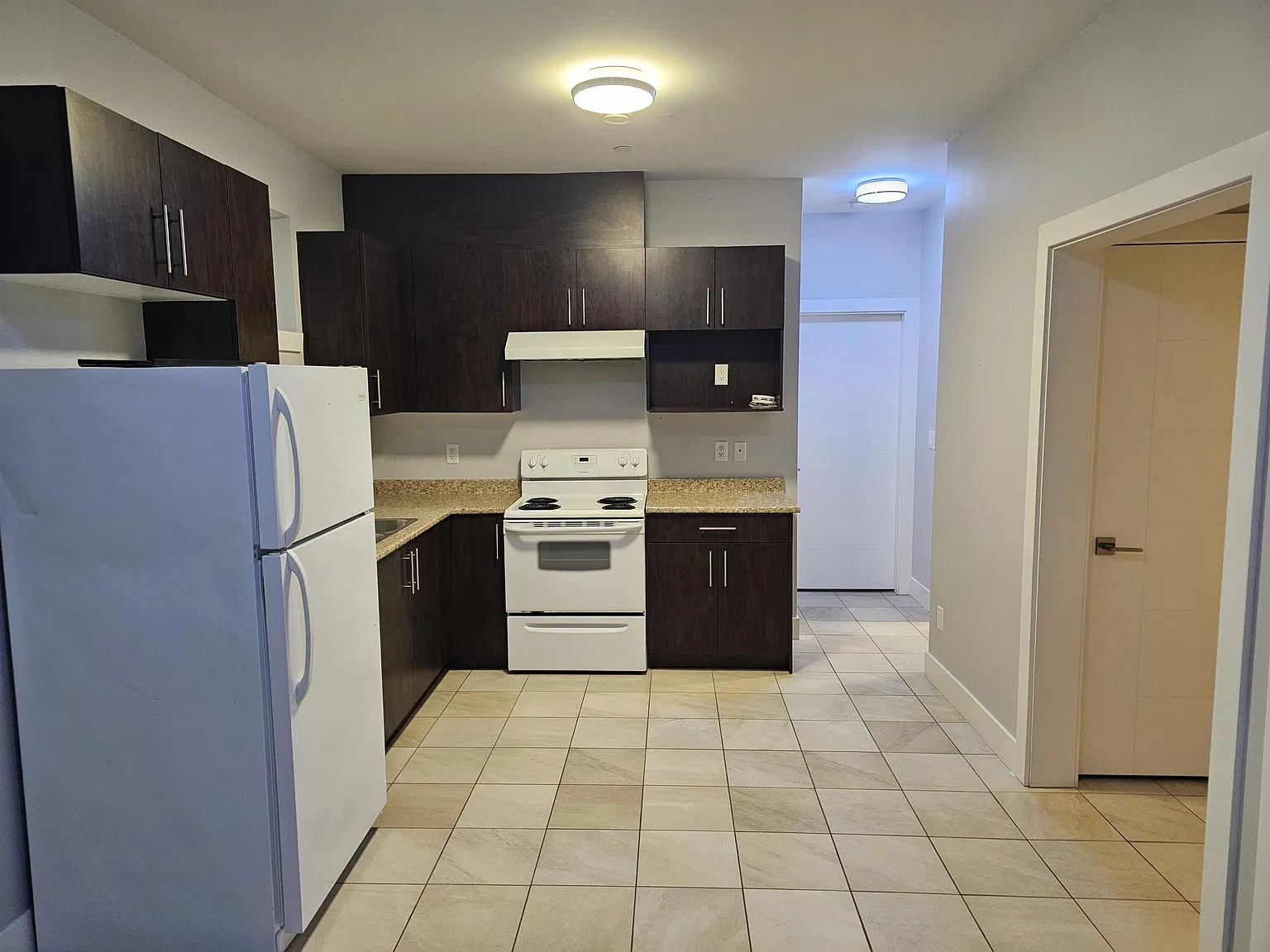2 bed, 700 sqft, $1,800 — Photo 2