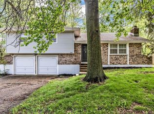 1311 SW Highland Dr, Lees Summit, MO 64081