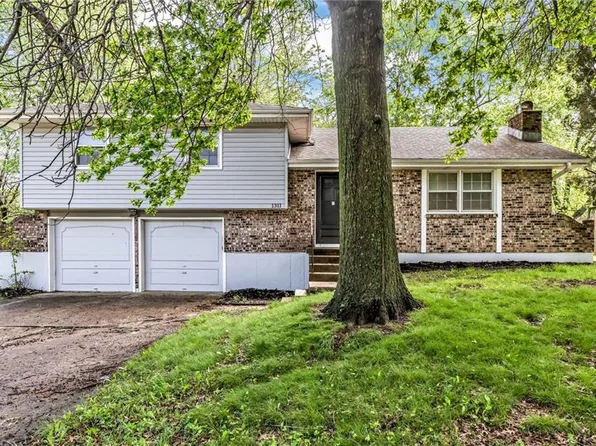 1311 SW Highland Dr, Lees Summit, MO 64081