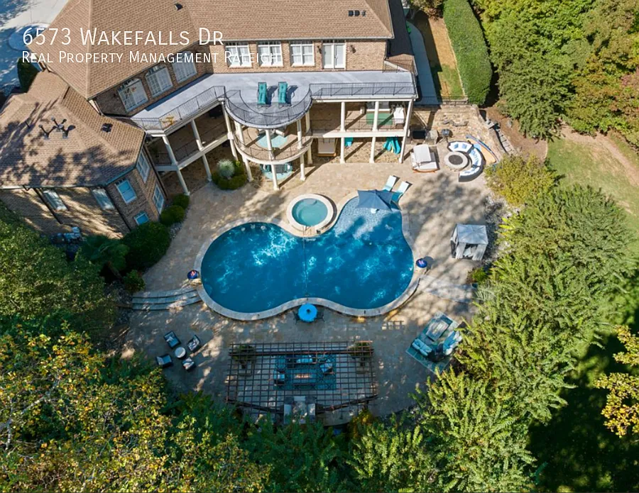 5 bed, 8440 sqft, $8,000 — Photo 2