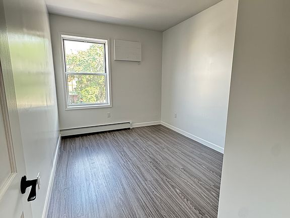 4th image of 28 Bay 28th St #3