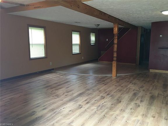2nd image of 1048 Elm Ave