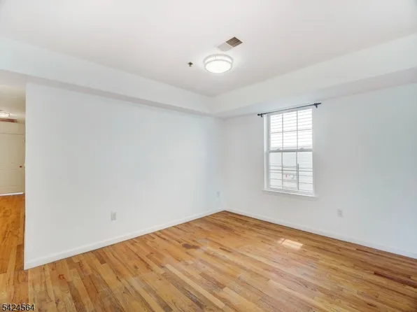 54-56 Bragaw Ave #3, Newark City, NJ 07112