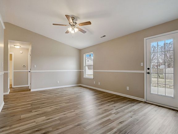 3rd image of 1003 Redwood Dr