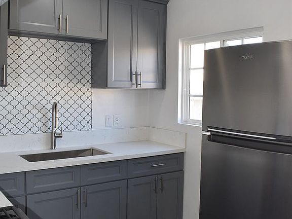 3rd image of 3130 Marlborough Ave