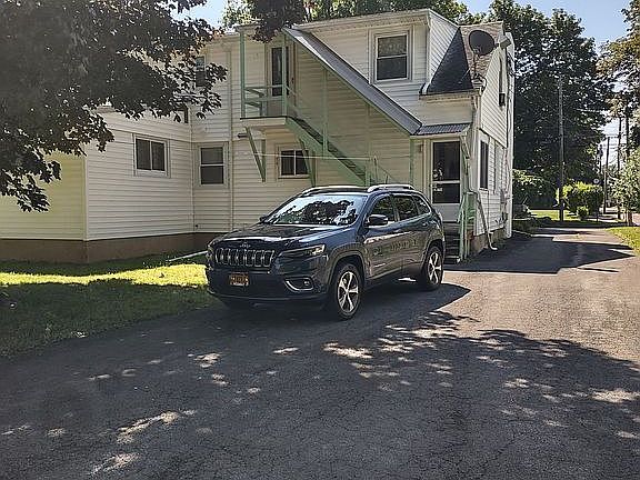 4th image of 374 William St