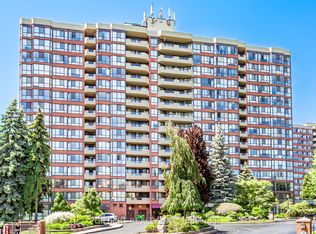 100 Observatory Ln #806, Richmond Hill, ON L4C 1T4