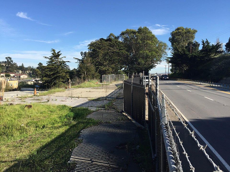 2nd image of 1850 El Camino Real