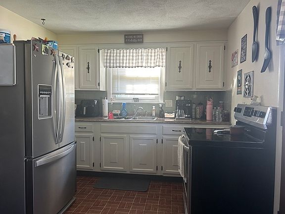3rd image of 387 Mendon Rd