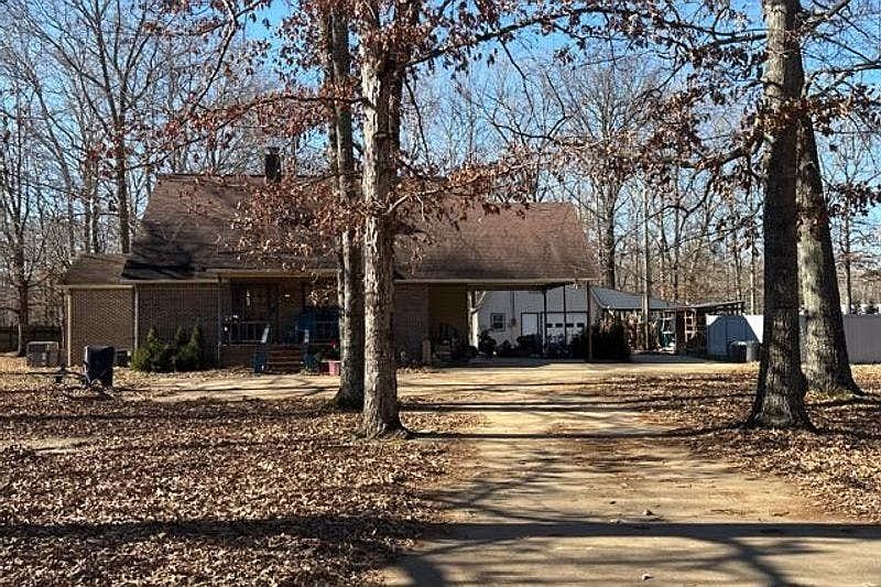 1st image of 33 Hattie Dr