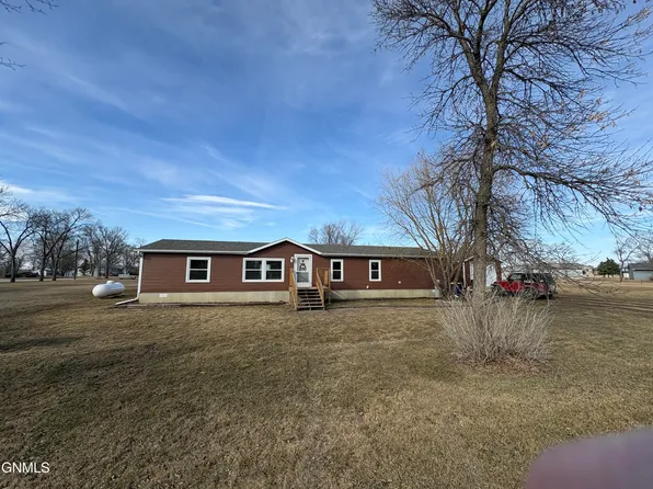 323 4th St SW, Ellendale, ND 58436