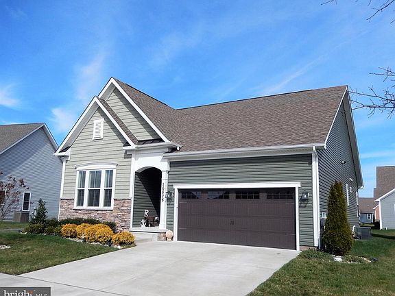 3rd image of 16828 Bellevue Ct