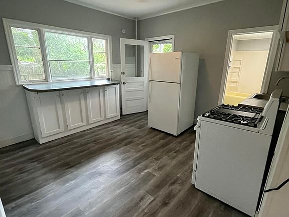 4th image of 611 13th Ave