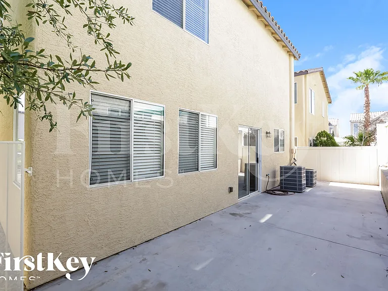 5681 Woods Crossing St — Photo 18