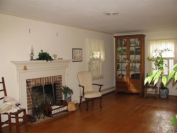 3rd image of 234 Chesterfield Pl