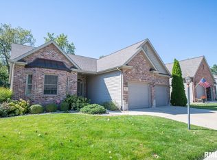 7527 Walnut Bend Dr, Peoria, IL 61614
