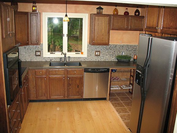Kitchen w/Corian/Stainless Appl.