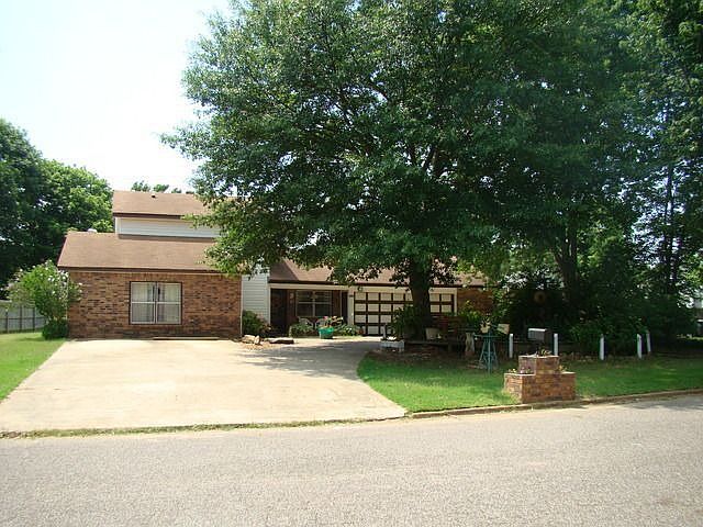 1st image of 3600 Woodland Dr