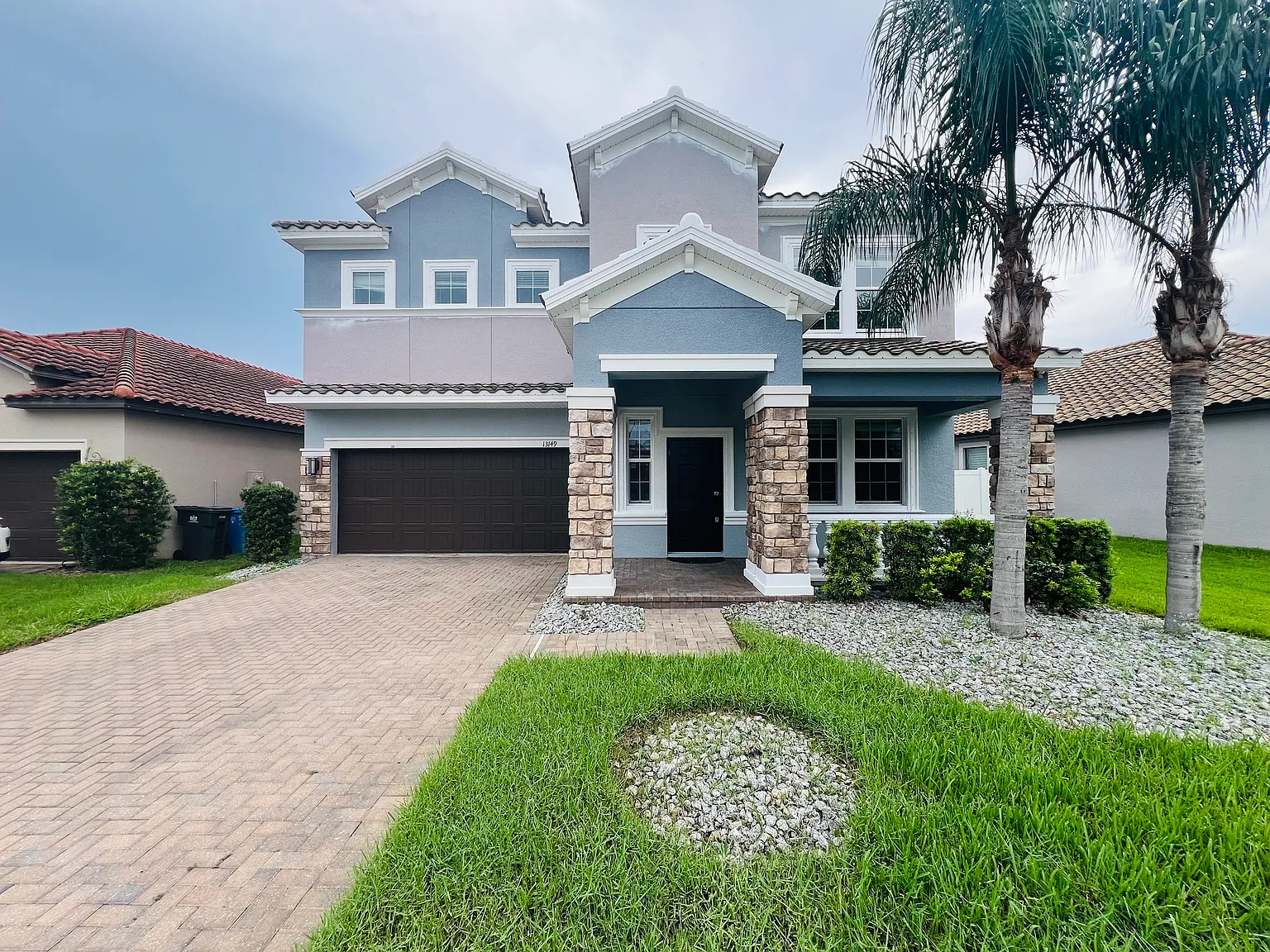 4 bed, 2.5 bath, 2571 sqft, $2,850 — Photo 1