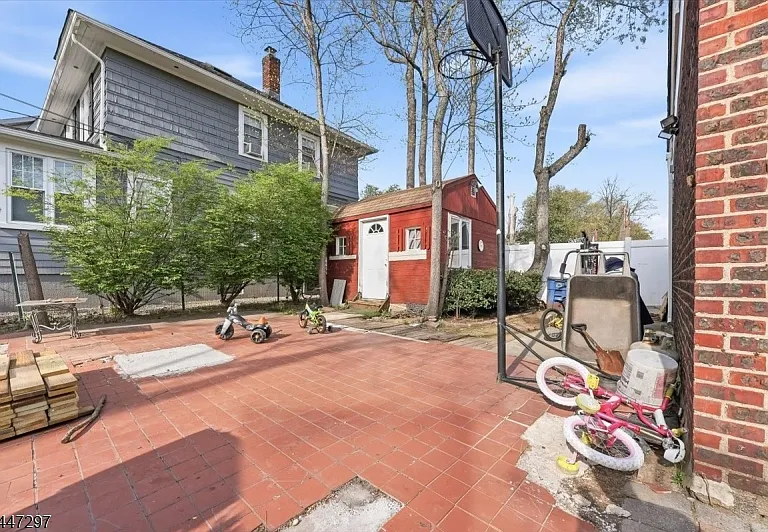 409 Tryon Ave — Photo 31