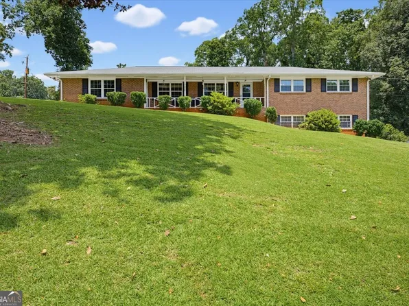905 Hargett Ct, Stone Mountain, GA 30083