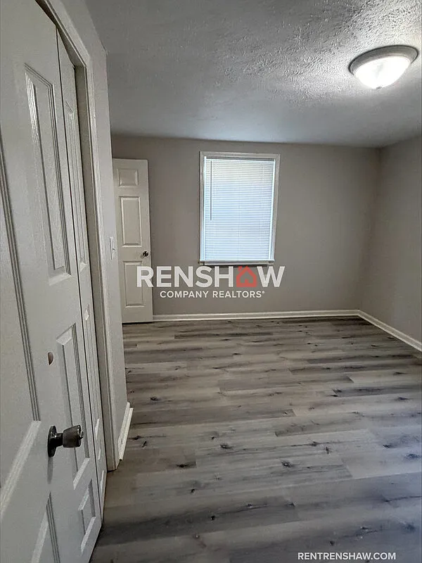 5 bed, 2.0 bath, 2455 sqft, $1,800 — Photo 4