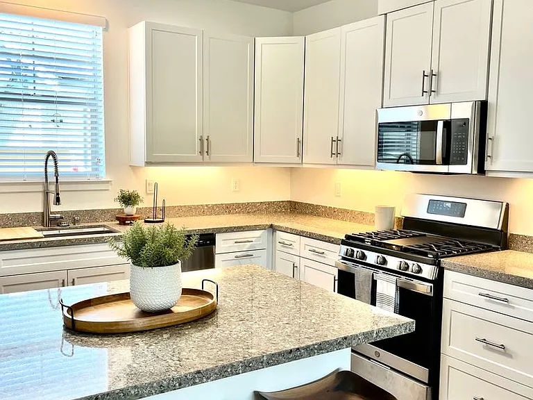 Emerald Ridge Apartments — Photo 6