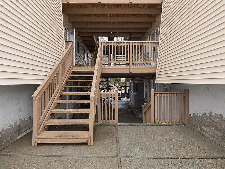 506 Fox Run Ln — Photo 2