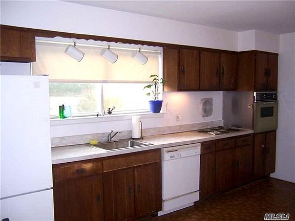 2nd image of 30 Eliot Dr