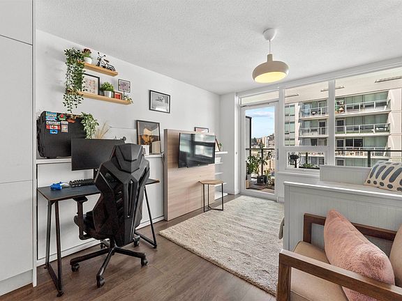 4th image of 988 Quayside Dr #1906