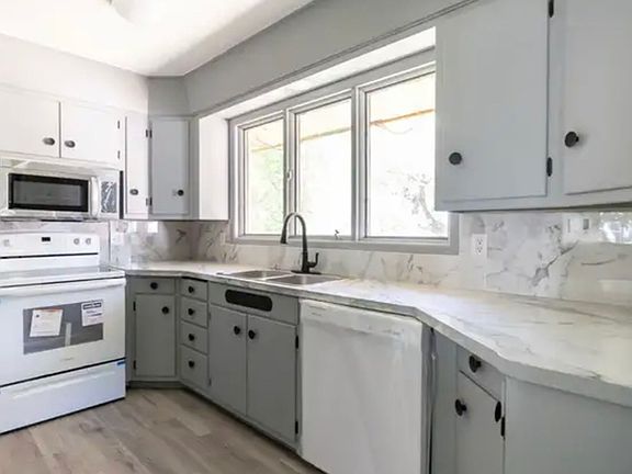 5th image of 704 S 4th Ave W
