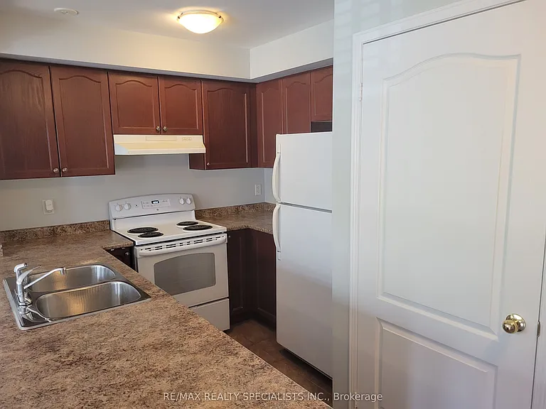 3250 Bentley Dr #6 — Photo 2