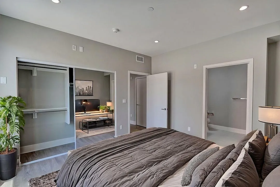 1210 S Corning St — Photo 4