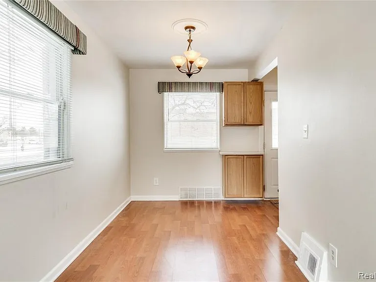 3388 Coolidge Hwy — Photo 27