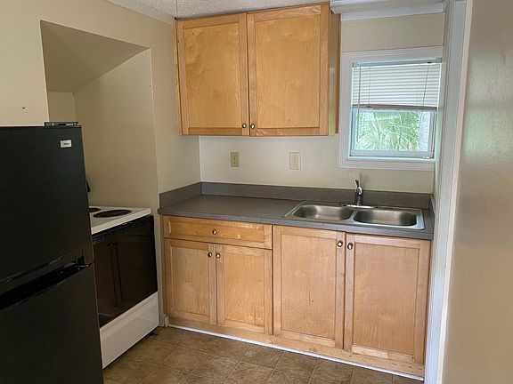4th image of 1219 Holly Ave #B