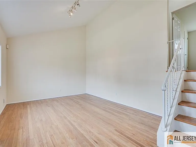 42 Hyde Ave — Photo 14