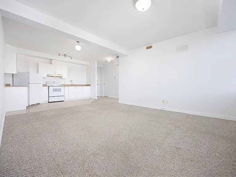 3433 Bathurst St #4 — Photo 8