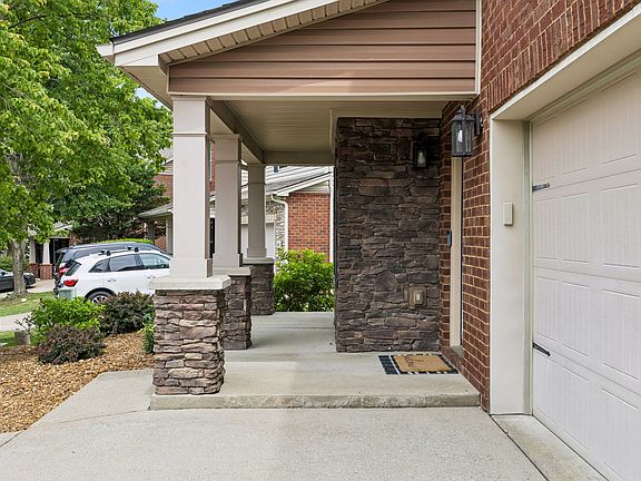 3rd image of 7386 Autumn Crossing Way