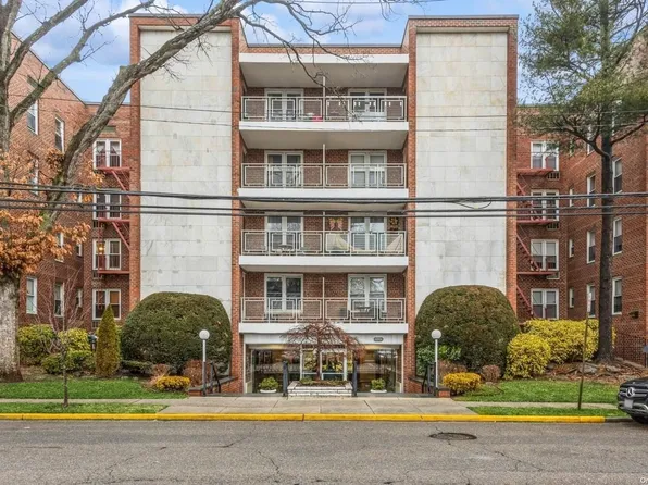 110 Brooklyn Avenue #3C, Freeport, NY 11520