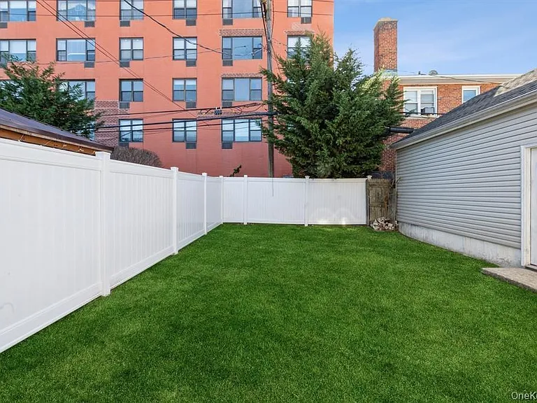 322 E Penn St — Photo 13