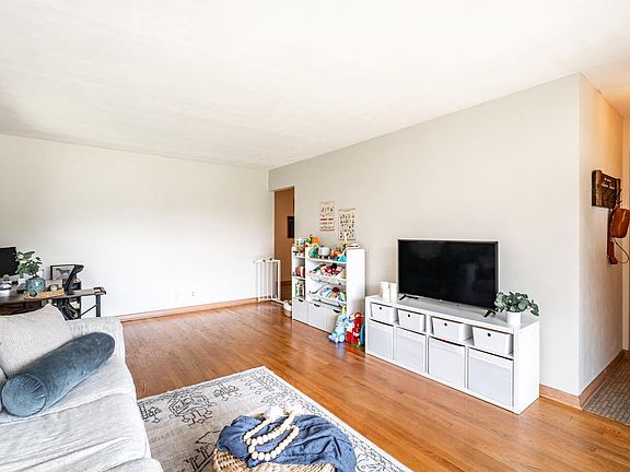 3rd image of 2204 Savoy CIRCLE
