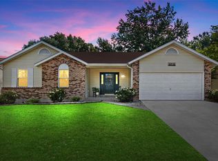 988 Whispering Ridge Ln, Saint Peters, MO 63376