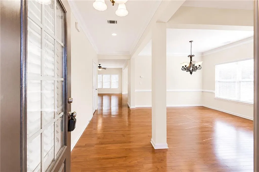 5 bed, 4.0 bath, 3137 sqft, $3,450 — Photo 3